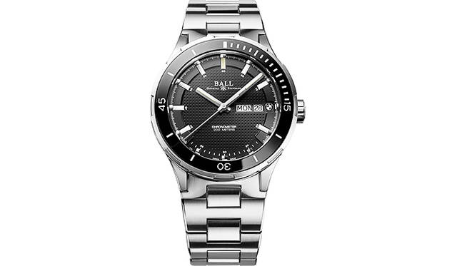 <strong>BALL for BMW タイムトレッカー</strong><br />ケース｜ステンレススチール<br />直径｜44mm<br />厚さ｜13.45mm<br />ムーブメント｜自動巻き（Cal.RR1102-C)<br />ブレスレット｜ステンレススチール<br />防水｜200ｍ<br />価格｜39万3120円<br />