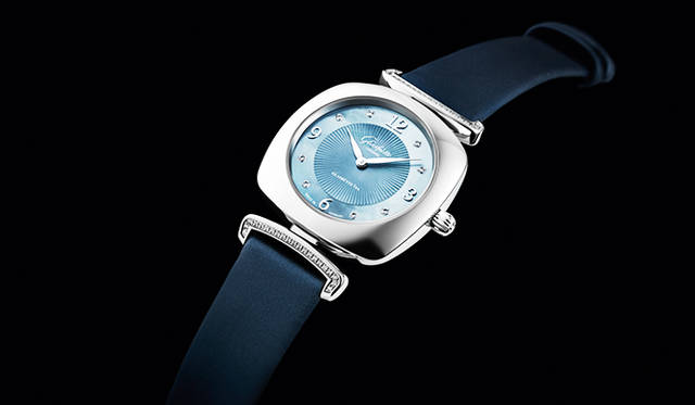 <strong>パボニーナ</strong><br />ケース｜ステンレススチール<br />サイズ｜縦横31mm<br />厚さ｜7.5mm<br />ムーブメント｜クォーツ<br />機能｜耐磁構造<br />ストラップ｜サテン<br />防水｜5気圧<br />発売時期｜発売中<br />予価｜81万円<br />