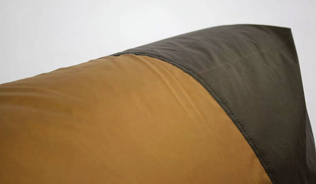 <strong>journal standard Furniture｜ジャーナル スタンダード ファニチャー</strong><br />snow peak × journal standard Furniture<br?>「RODEZ CHAIR COVER TENT」2万7000円、「RODEZ CHAIR NUDE（本体）」4万1040円（7月中旬よりデリバリー開始）