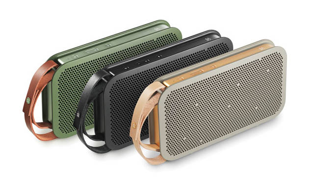 <strong>BANG & OLUFSEN｜バング＆オルフセン</strong><br />バング＆オルフセンのカジュアルライン「B&O play」のBluetooth 4.0搭載ポータブルスピーカー「BeoPlay A2」。ショートストラップ付きで、どこへでも持ち運ぶことができる