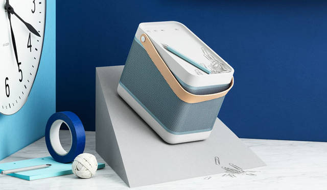 <strong>BANG & OLUFSEN｜バング＆オルフセン</strong><br />レザーストラップ付きで持ち運び可能なBluetoothスピーカー「Beolit 15」
