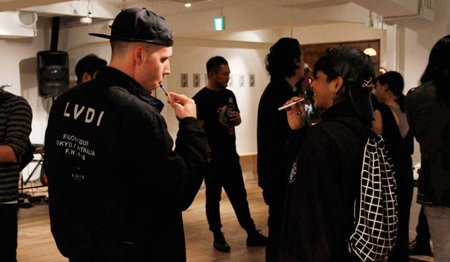 訪れた人たちも新感覚のVaperを気軽に体験<br/>Photograph by Gianluca Wright