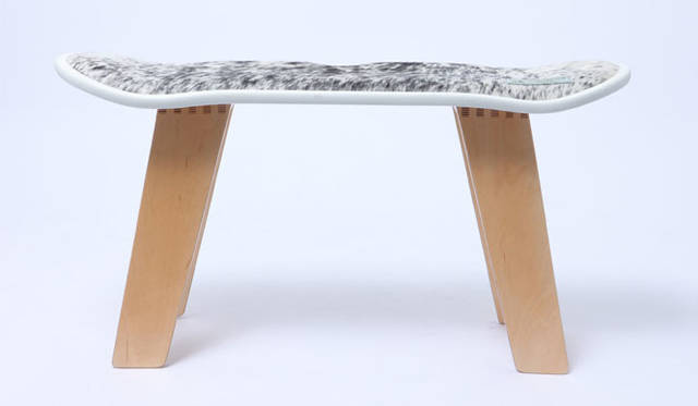 <strong>STITCH JAPAN｜ステッチ ジャパン</strong><br />MADE BY SEVEN -REUSE-  LUXURY COLLECTION “HAIR ON HIDE” SKATE DECK STOOL（“ヘア オン ハイド” プライウッド デッキスツール）4万5360円