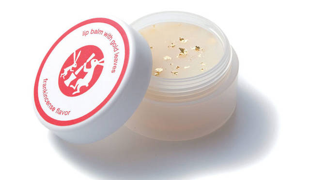 <strong>まかないこすめ</strong><br />金箔入り リップバーム（8g）1296円