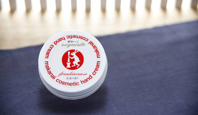 <strong>まかないこすめ</strong><br /> 絶妙レシピのハンドクリーム（乳香）ジャータイプ（50g）1620円