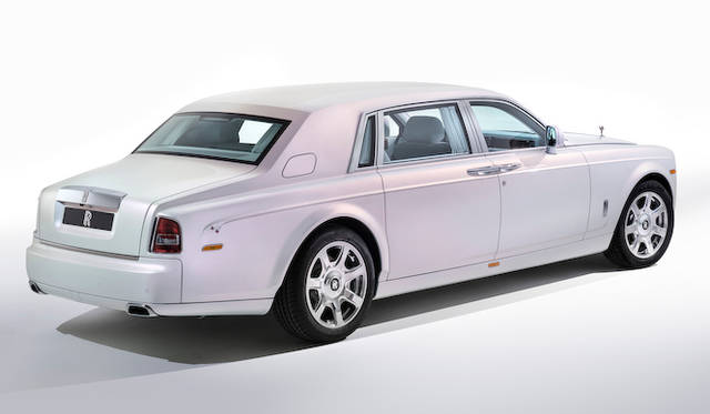 2015年のジュネーブショーで発表された、和服をモチーフにしたファントムのビスポークモデル「セレニティ」