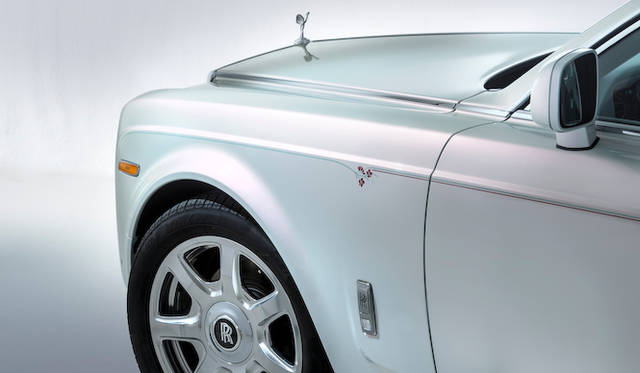 2015年のジュネーブショーで発表された、和服をモチーフにしたファントムのビスポークモデル「セレニティ」