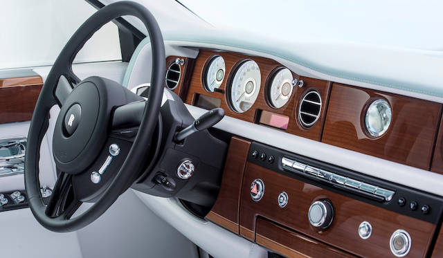 2015年のジュネーブショーで発表された、和服をモチーフにしたファントムのビスポークモデル「セレニティ」