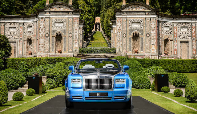 2014年のコンコルソ・デレガンツァ ヴィラ デステで発表された、世界記録のボートをオマージュする特別なファントム ドロップヘッド クーペ