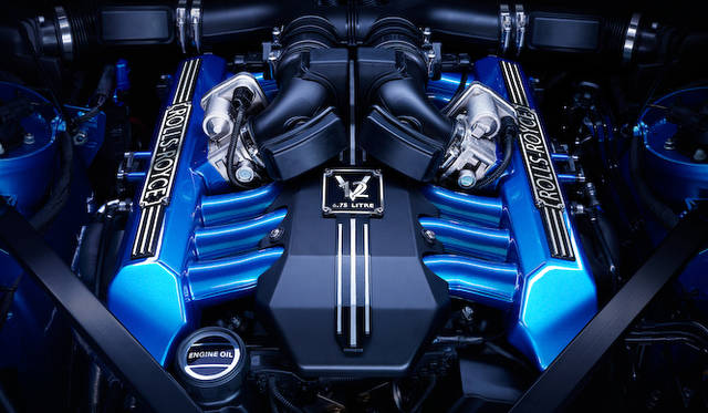 2014年のコンコルソ・デレガンツァ ヴィラ デステで発表された、世界記録のボートをオマージュする特別なファントム ドロップヘッド クーペ