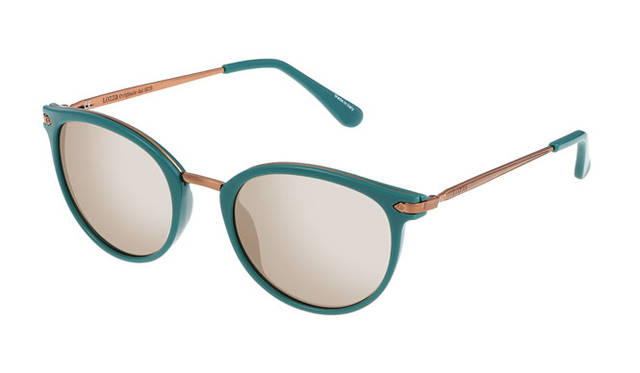 <strong>LOZZa｜ロッツァ</strong><br />2015年春夏コレクション／異素材を組み合わせたユニセックスのサングラス。グロッシーなプラスチックとメタルが融合し、クリアなレンズによってロマンティックな印象を強調している。「NOVALIS（SL4027 col.D80X）」2万5920円