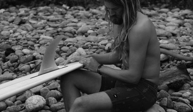 <strong>BARNEYS NEW YORK｜バーニーズ　ニューヨーク</strong><br />サーフブランド「BANKS（バンクス）」2015年春夏コレクション