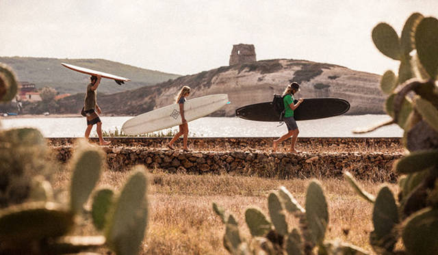 <strong>BARNEYS NEW YORK｜バーニーズ　ニューヨーク</strong><br />レイドバック・コーポ―レーション35周年記念作品　映画『ベラ・ヴィータ』© 2014 BELLA VITA MOVIE,LLC