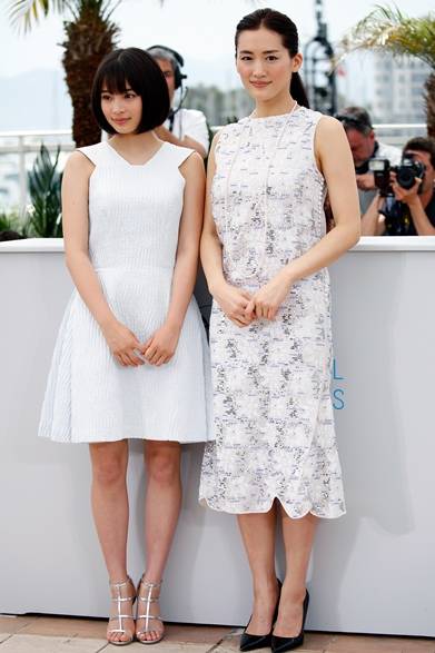On Haruka Ayaseドレス:ディオール クチュール<br />『海街diary』のフォトコールにて