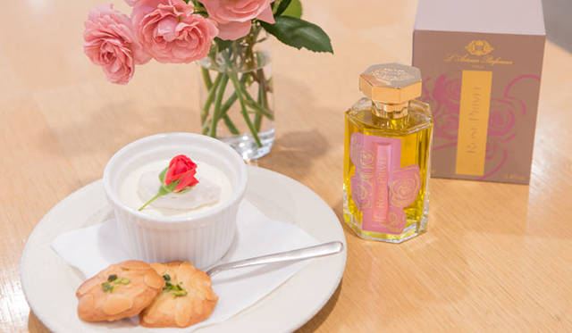 <strong>L’Artisan Parfumeur｜ラルチザン パフューム</strong><br />ラルチザン パフューム×ローズベーカリー 「ローズ プリヴェ」アフタヌーンティー