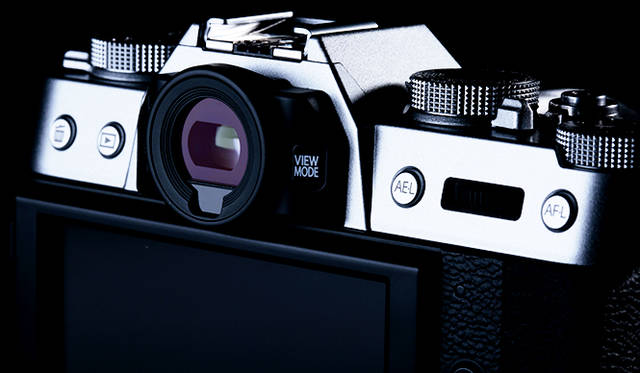 <strong>「FUJIFILM X-T10 18-55mm レンズキット」</strong> <br>2015年6月25日発売予定。キットレンズは「フジノンレンズ XF18-55mmF2.8-4 R LM OIS」<br><br> <strong>富士フイルム FinePixサポートセンター</strong><br> Tel. 050-3786-1060<br /> http://fujifilm.jp/<br />