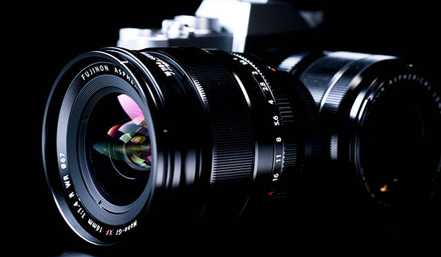 <strong>「フジノンレンズXF16mmF1.4 R WR」</strong> <br>2015年5月21日発売予定の単焦点レンズ。F値1.4の明るいレンズで、夜景をはじめ風景の撮影に適している。「X-T10」とあわせて旅行用に一本もっていたいレンズだ<br><br> <strong>富士フイルム FinePixサポートセンター</strong><br> Tel. 050-3786-1060<br /> http://fujifilm.jp/<br />