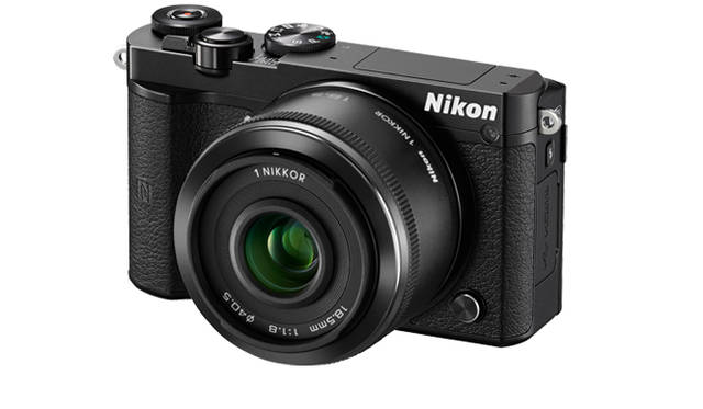 <strong>「Nikon 1 J5 ダブルズームレンズキット」</strong><br> ダブルレンズキットには、「1 NIKKOR VR 10-30mm f/3.5-5.6 PD-ZOOM」「1 NIKKOR 18.5mm f/1.8」が付属。写真は「1 NIKKOR 18.5mm f/1.8」。ブラック、シルバーのボディカラーとおなじカラーのレンズが付属する<br><br> <strong>ニコンカスタマーサポートセンター ナビダイヤル</strong><br> Tel. 0570-02-8000<br /> http://www.nikon.co.jp/<br />