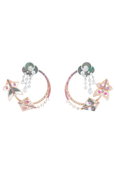 雲から流れる落ちるダイヤモンド。「セール ヴォラン」のイヤリング<br /><br />©Van Cleef & Arpels