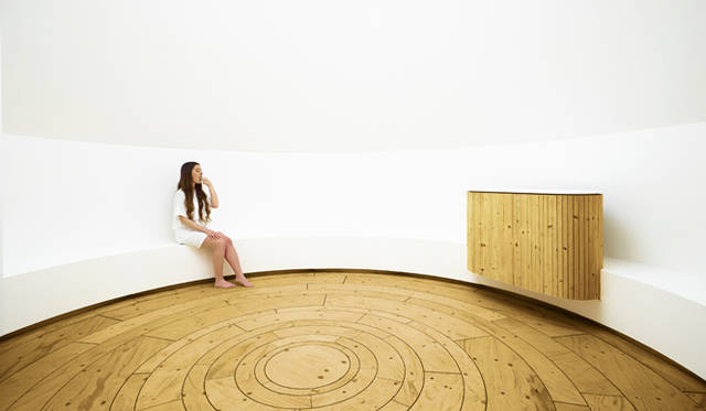 ゾーン3シーン2は樹の幹に入り込んだようなイメージで静寂のなか、自分の声のこだまを耳にすることができる