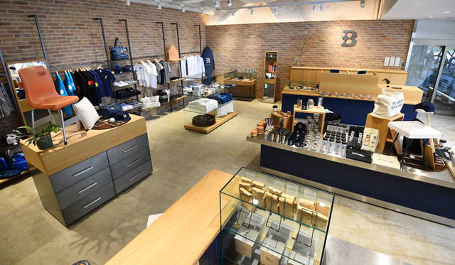 <strong>横浜DeNAベイスターズ</strong><br />ライフスタイルショップ「＋B（プラス・ビー）」 