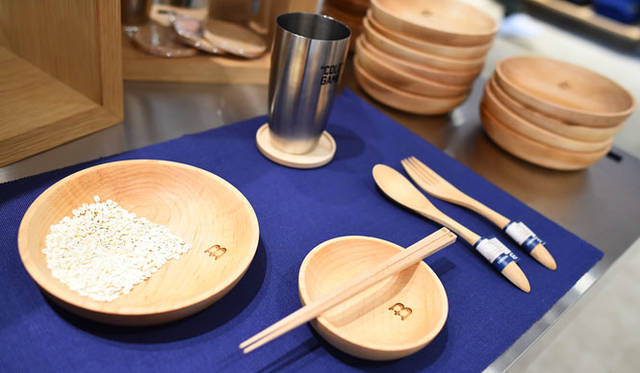 <strong>横浜DeNAベイスターズ</strong><br />ライフスタイルショップ「＋B（プラス・ビー）」 