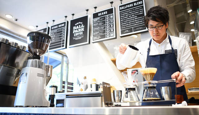 <strong>横浜DeNAベイスターズ</strong><br />ライフスタイルショップ「＋B（プラス・ビー）」 コーヒースタンド「BALLPARK COFFEE（ボールパーク･コーヒー）」