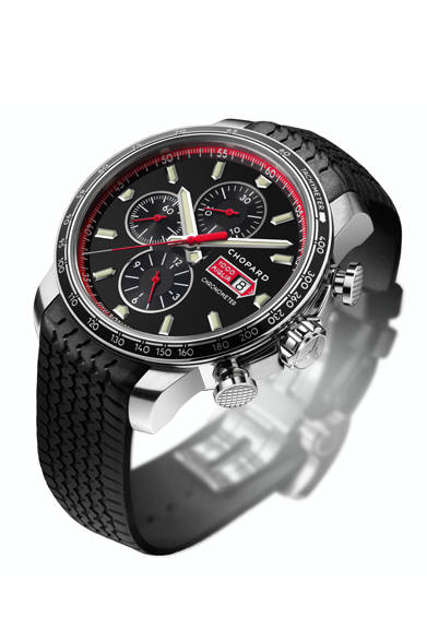 <strong>ミッレ ミリア GTS クロノ</strong><br /> <br />  ケース｜ステンレススチール<br /> 直径｜44mm<br /> 厚さ｜13.79mm<br /> ムーブメント｜自動巻き<br /> 機能｜時、分、9時位置にスモールセコンド、30分および12時間カウンター、タキメーター、日付表示<br /> ストラップ｜ブラックラバー<br /> 防水｜100ｍ<br /> 発売時期｜7月<br /> 予価｜77万円（税別）<br />