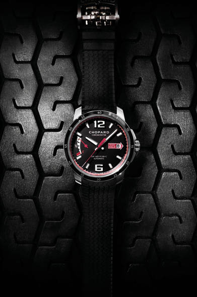 <strong>ミッレ ミリア GTS パワーコントロール</strong><br /> <br />  ケース｜ステンレススチール<br /> 直径｜43mm<br /> 厚さ｜11.43mm<br /> ムーブメント｜自動巻き（Cal.Chopard 01.08-C）<br /> 機能｜パワーリザーブ表示、日付表示<br /> ストラップ｜ブラックラバー<br /> 防水｜100ｍ<br /> 発売時期｜7月<br /> 予価｜69万円（税別）<br />