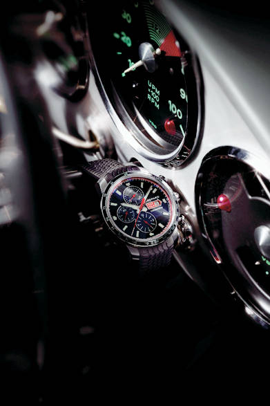 <strong>ミッレ ミリア GTS クロノ</strong><br /> <br />  ケース｜ステンレススチール<br /> 直径｜44mm<br /> 厚さ｜13.79mm<br /> ムーブメント｜自動巻き<br /> 機能｜時、分、9時位置にスモールセコンド、30分および12時間カウンター、タキメーター、日付表示<br /> ストラップ｜ブラックラバー<br /> 防水｜100ｍ<br /> 発売時期｜7月<br /> 予価｜77万円（税別）<br />