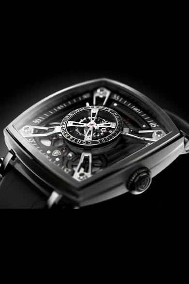 <strong>フリクエンシャル ワン F110</strong><br />ケース｜DLC加工チタニウム<br />（グレード5）<br />サイズ｜縦横42mm<br />厚さ｜14mm<br />ムーブメント｜手巻き（Cal.MCT-F1.0）<br />機能｜パワーリザーブ表示<br />ストラップ｜アリゲーター<br />防水｜3気圧<br />発売時期｜9月予定<br />予価｜700万円（税別）<br />