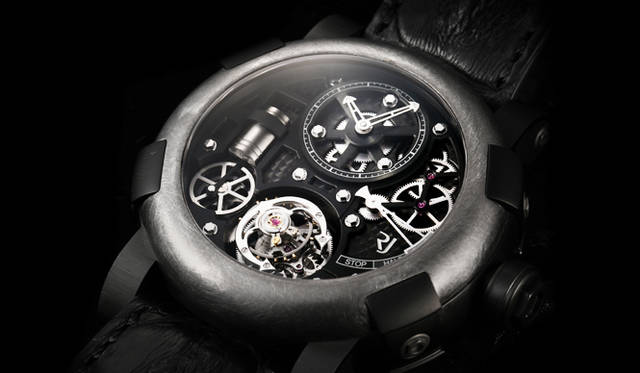 <strong>スティームパンク トゥールビヨン</strong><br />ケース｜ブラックPVD加工ステンレススチール＆チタン＋ガンメタルベゼルまたはタイタニックベゼル<br />直径｜50mm<br />ムーブメント｜自動巻き（Cal.RJ200-TS）<br />機能｜トゥールビヨン、パワーリザーブ表示<br />ストラップ｜ホーンバックアリゲーター<br />防水｜3気圧<br />限定数｜各25本<br />発売時期｜2015年夏予定<br />予価｜1393万2000円（ガンメタルベゼル）、1490万4000円（タイタニックベゼル）<br />