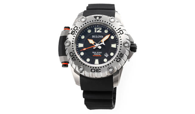 <strong>ブローバ シーキング リミテッドエディション</strong><br />ケース｜チタニウム<br />直径｜50mm<br />ムーブメント｜自動巻き（Cal.821D-Y1B）<br />機能｜日付表示、逆回転防止ベゼルによる潜水時間の記録、ヘリウムガスリリースバルブ<br />ストラップ｜ブラックラバー<br />防水｜100気圧<br />限定数｜500本<br />発売時期｜6月上旬予定<br />予価｜17万2800円<br />