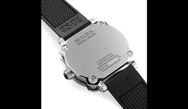 <strong>ブローバ アキュスイス ペルシュロン トレブル マンチェスター・ユナイテッド</strong><br />ケース｜ステンレススチール<br />直径｜42.5mm<br />厚さ｜12.9mm<br />ムーブメント｜自動巻き（Cal.SW200）<br />機能｜日付表示<br />ストラップ｜ブラックラバー<br />防水｜10気圧<br />発売時期｜8月中旬予定<br />予価｜14万1480円<br />