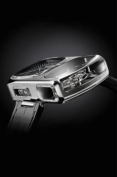 <strong>U-10 トゥールビヨン ルミエール</strong><br />ケース｜BO-988特殊ステンレススチール<br />サイズ｜縦38×横62.75mm<br />厚さ｜15mm<br />ムーブメント｜手巻き（Cal.A100）<br />機能｜フライングトゥールビヨン、パワーリザーブ表示、ダブルバレル、デッドビート<br />ストラップ｜アリゲーター<br />防水｜30ｍ<br />限定数｜世界限定25個<br />発売時期｜10月予定<br />予価｜1296万円<br />