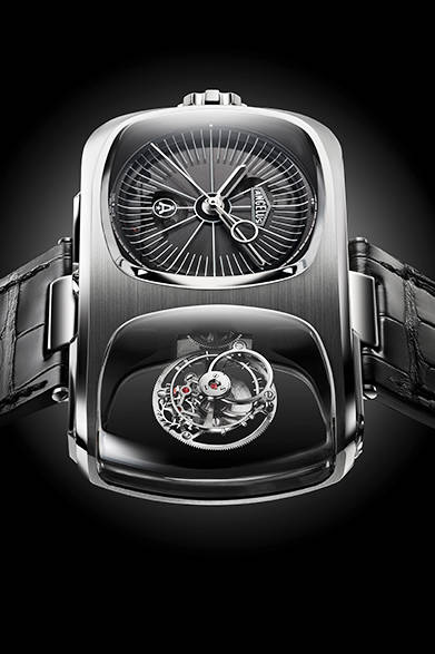 <strong>U-10 トゥールビヨン ルミエール</strong><br />ケース｜BO-988特殊ステンレススチール<br />サイズ｜縦38×横62.75mm<br />厚さ｜15mm<br />ムーブメント｜手巻き（Cal.A100）<br />機能｜フライングトゥールビヨン、パワーリザーブ表示、ダブルバレル、デッドビート<br />ストラップ｜アリゲーター<br />防水｜30ｍ<br />限定数｜世界限定25個<br />発売時期｜10月予定<br />予価｜1296万円<br />