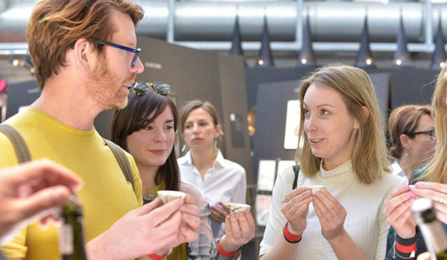 「ミラノ・サローネ2015」内のエキシビション「TOKYO DESIGN WEEK in MILANO 2015」内にて、招待客を招いた「SAKENOMY」オープニングレセプションを開催