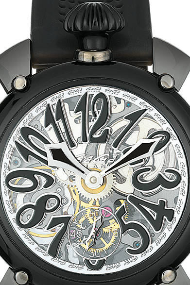 <strong>マヌアーレ クリスタル 48mm</strong><br />ケース｜ステンレススチール＆クリスタル<br />直径｜48mm<br />ムーブメント｜手巻き<br />ストラップ｜ラバー<br />防水｜3気圧<br />発売時期｜7月予定<br />予価｜31万円（税別）<br />