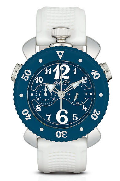 <strong>クロノ　スポーツ 45mm</strong><br />ケース｜グレーPVD加工ステンレススチール＋シリコンベゼル<br />直径｜45mm<br />ムーブメント｜クォーツ<br />機能｜クロノグラフ（30分積算計）、時間計測に使える逆回転防止式ベゼル<br />ストラップ｜ラバー<br />防水｜100ｍ<br />発売時期｜7月予定<br />予価｜19万円（税別）