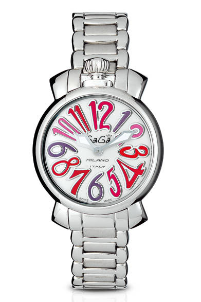 <strong>マヌアーレ35mm</strong><br />ケース｜ステンレススチール<br />直径｜35m<br />ムーブメント｜クォーツ<br />ストラップ｜ステンレススチール<br />防水｜日常生活防水<br />発売時期｜発売中<br />価格｜11万円（税別）<br />