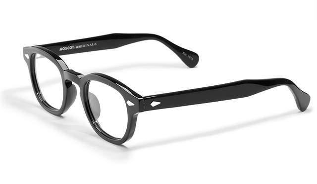 <strong>01 Moscot｜モスコット</strong><br/>2万9160円（MOSCOT Tokyo Tel. 03-6434-1070）