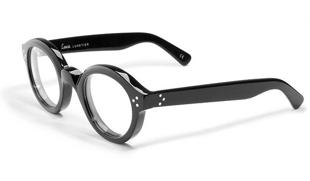 <strong>02 Lesca Lunetier｜レスカ・ルネティエ</strong><br/>3万5640円（グローブスペックス エージェント Tel. 03-5459-8326）