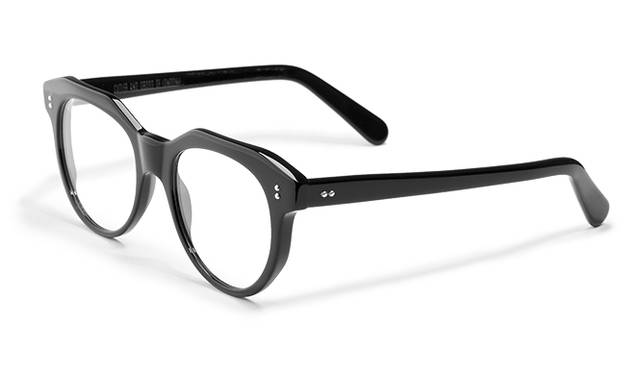 <strong>08 Cutler And Gross｜カトラー アンド グロス</strong><br/>4万1040円（グローブスペックス ストア Tel. 03-5459-8377）