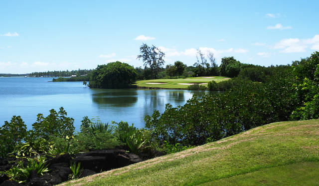 「レジェンド」ゴルフコースには、マングローブ越えの名物ショートホールがある