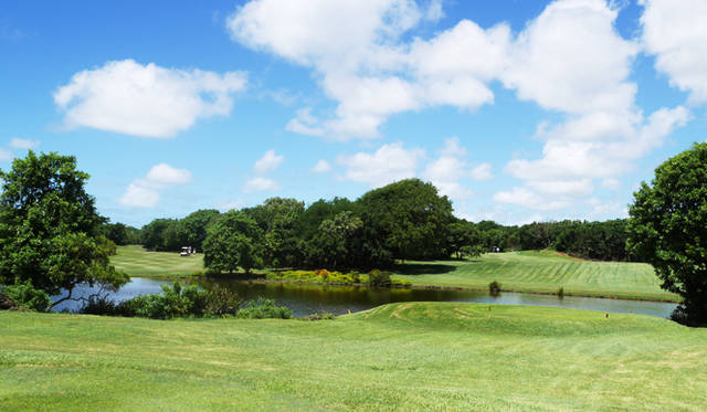 「PGAヨーロッパシニアツアー」が開催されるチャンピオンシップコース「レジェンド」。元々野生のシカの生息地で、ゴルフ中シカの群れがあらわれると、ゴルフのプレイを中断しなくてはならないなんてお茶目なことも