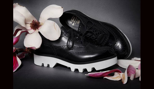 <strong>AUTHENTIC SHOE & Co.｜オーセンティック シュー＆コー</strong><br /><strong>foot the coacher : RESISTANCE GILLIE SHOES</strong>　象徴的なアイレットやベロのデザインによってボリューム感をもたせ、カントリーモチーフを個性的に表現したギリーシューズ。ソールには、ヴィブラム社製「VIBRAM #9107」“TWEETY” ソールを採用。新素材「Vi – Lite」を使用したソールは、天然ゴムよりも軽量で、EVAよりもクッション性に優れて返りも良い。foot the coacher「RESISTANCE GILLIE SHOES」7万3440円