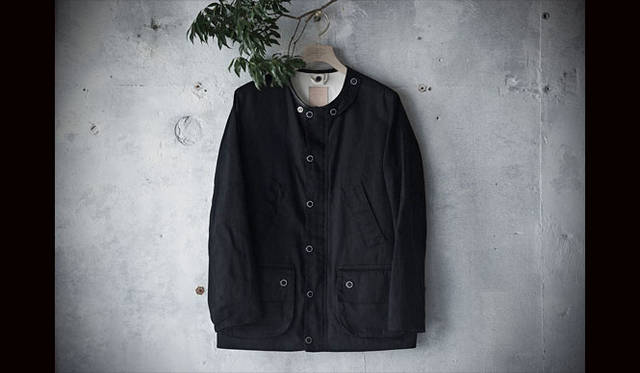 <strong>AUTHENTIC SHOE & Co.｜オーセンティック シュー＆コー</strong><br /><strong>foot the coacher accessory : RESISTANT SINGLE JACKET</strong>　ハンティングジャケットをモチーフに製作した「RESISTANT JACKET」同様のスペックをもつジャケット。foot the coacher accessory「RESISTANT SINGLE JACKET」7万7760円