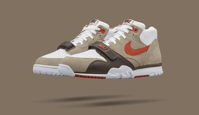 <strong>NikeLab｜ナイキラボ</strong><br />「NIKECOURT AIR TRAINER 1 MID × FRAGMENT」1万7280円