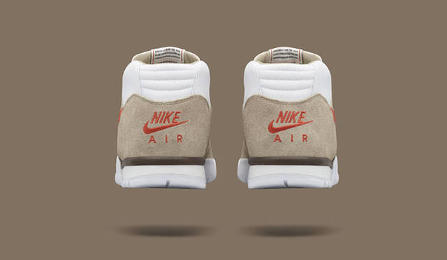<strong>NikeLab｜ナイキラボ</strong><br />「NIKECOURT AIR TRAINER 1 MID × FRAGMENT」1万7280円