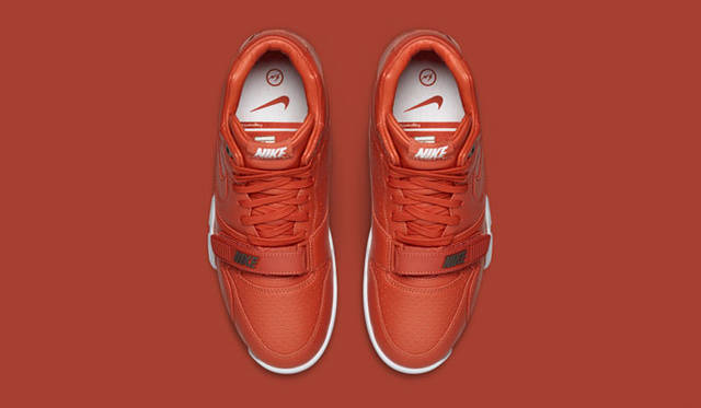 <strong>NikeLab｜ナイキラボ</strong><br />「NIKECOURT AIR TRAINER 1 MID × FRAGMENT」1万7280円